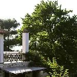 Menir Luxury Prínos